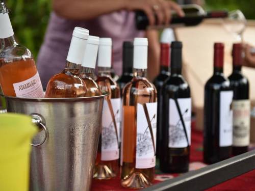 izdvojeno velike srpske vinarije na festivalu manastirskih vina vinski magazin vino fino
