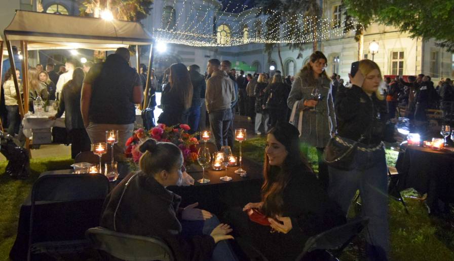 izdvojeno kišni vinski žur u zrenjaninskoj gradskoj bašti vinski magazin vino fino