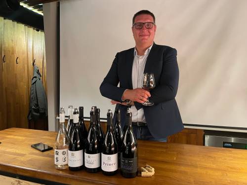 novost moderna elegancija a iz Župe vinski magazin vino fino