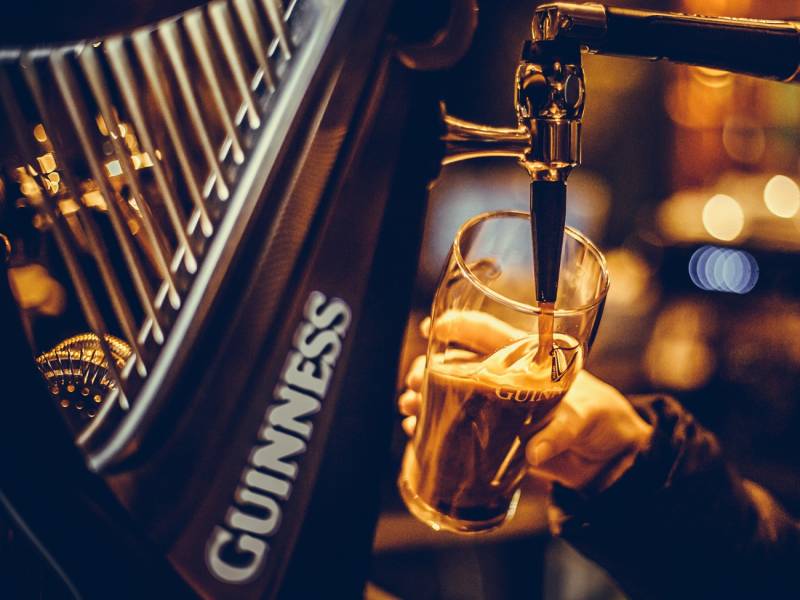 novost netflix snima seriju o pivarskoj porodici ginis vinski magazin vino fino