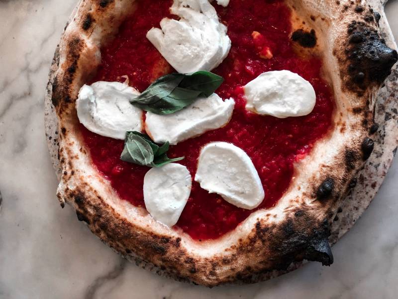 novost pizza jelo siromaha koje je pokorilo svet vinski magazin vino fino