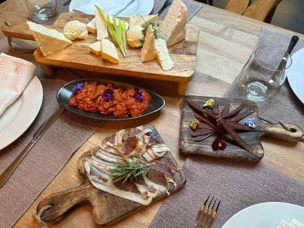 restoran nedelje restoran nedelje merak balkan cuisine vinski magazin vino fino