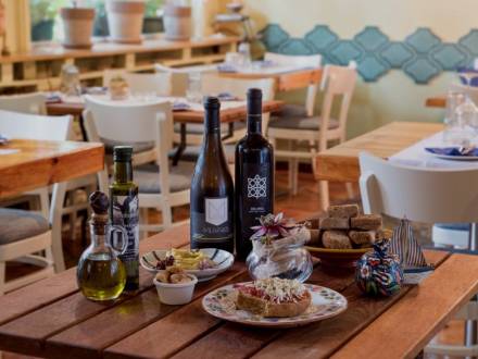 restoran nedelje restoran nedelje mezestoran dvorište vinski magazin vino fino