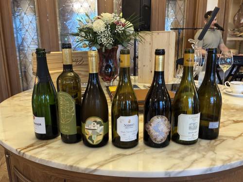 novost Čašu uz čašu sa velikim etiketama vinski magazin vino fino