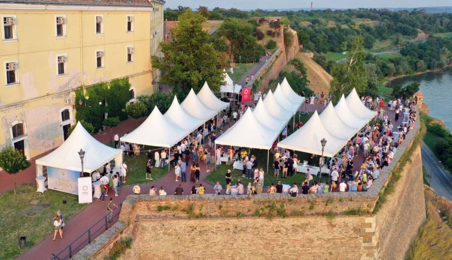 izdvojeno grašac se vraća na tvrđavu vinski magazin vino fino