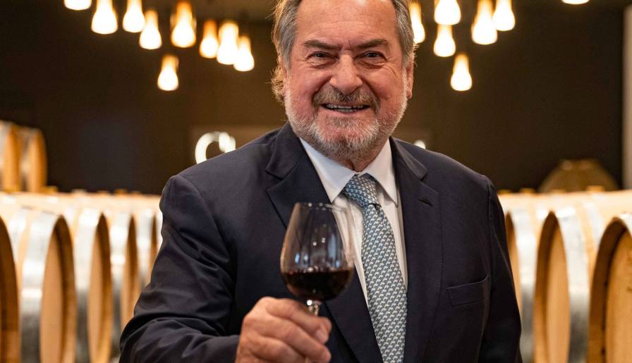 izdvojeno vino kao šal od svile vinski magazin vino fino