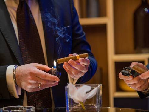 novost u beogradu je održano veče kubanskih cigara vinski magazin vino fino