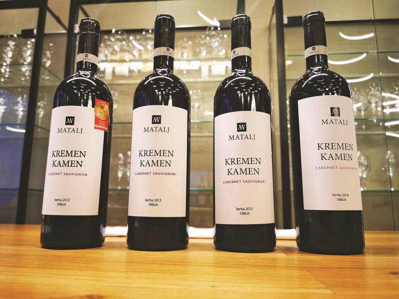 novost uklesano u kamenu crvena vina vinarije matalj vinski magazin vino fino