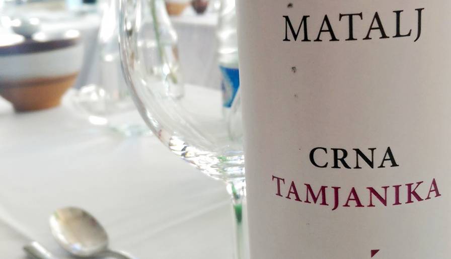 vinopis crna tamjanika i visoka kuhinja vinski magazin vino fino